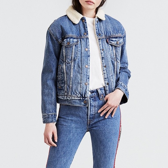 Levi's Jackets & Blazers - Levi’s Premium Ex-Boyfriend Sherpa Trucker Jacket Medium Wash